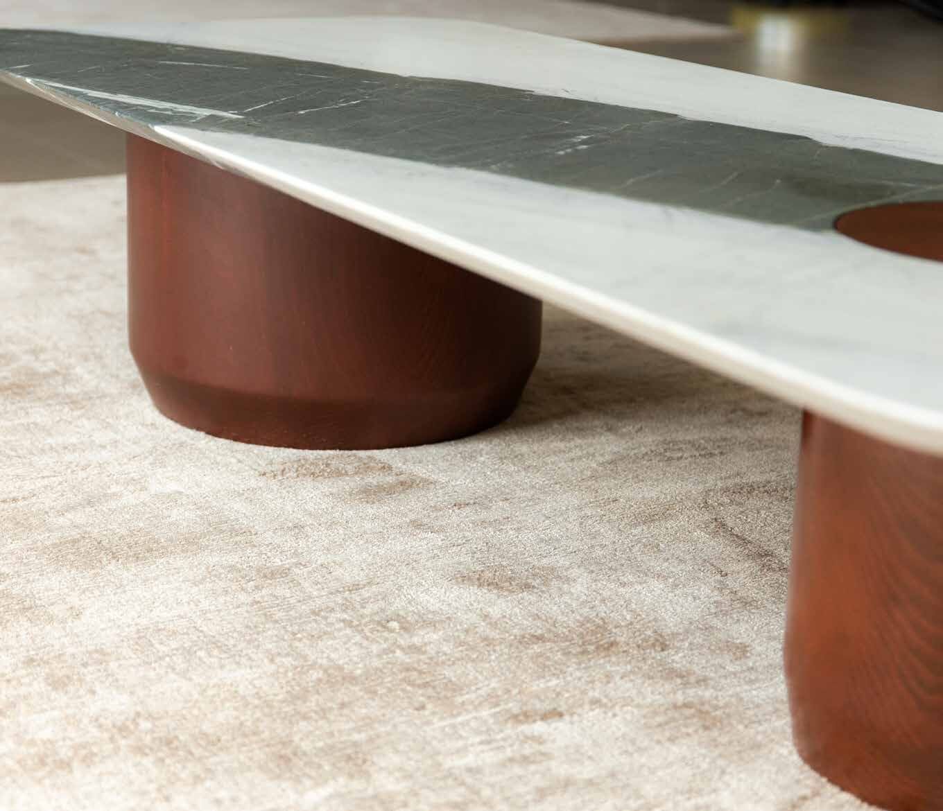 Tavolino Callisto con piano in marmo e basi in legno